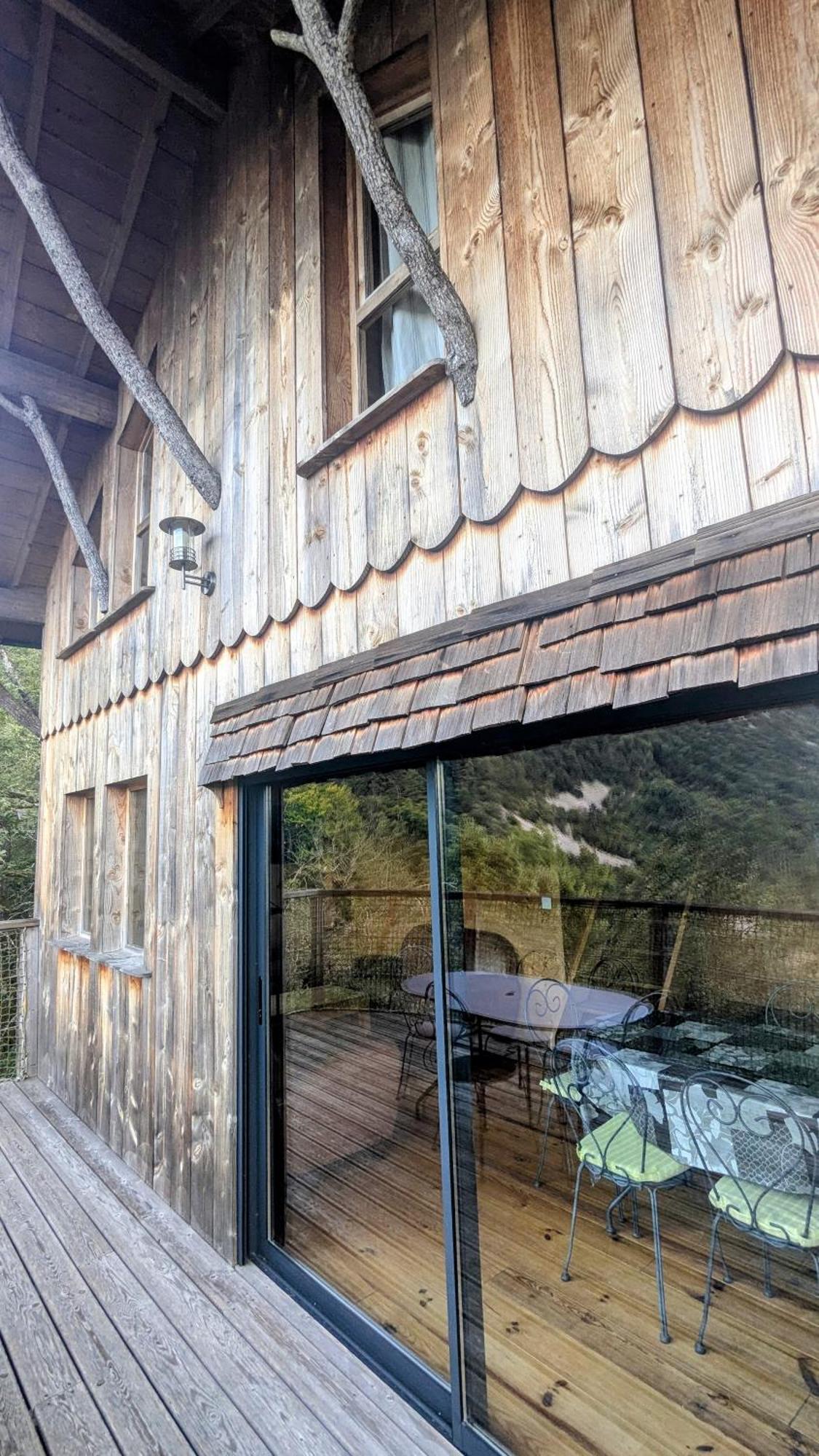 Cabanes Et Lodges Du Belvedere Serrieres-sur-Ain Exterior photo