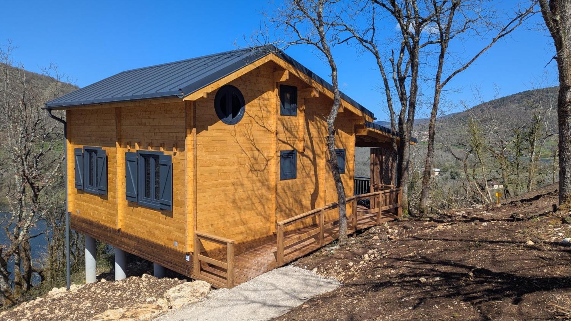 Cabanes Et Lodges Du Belvedere Serrieres-sur-Ain Exterior photo