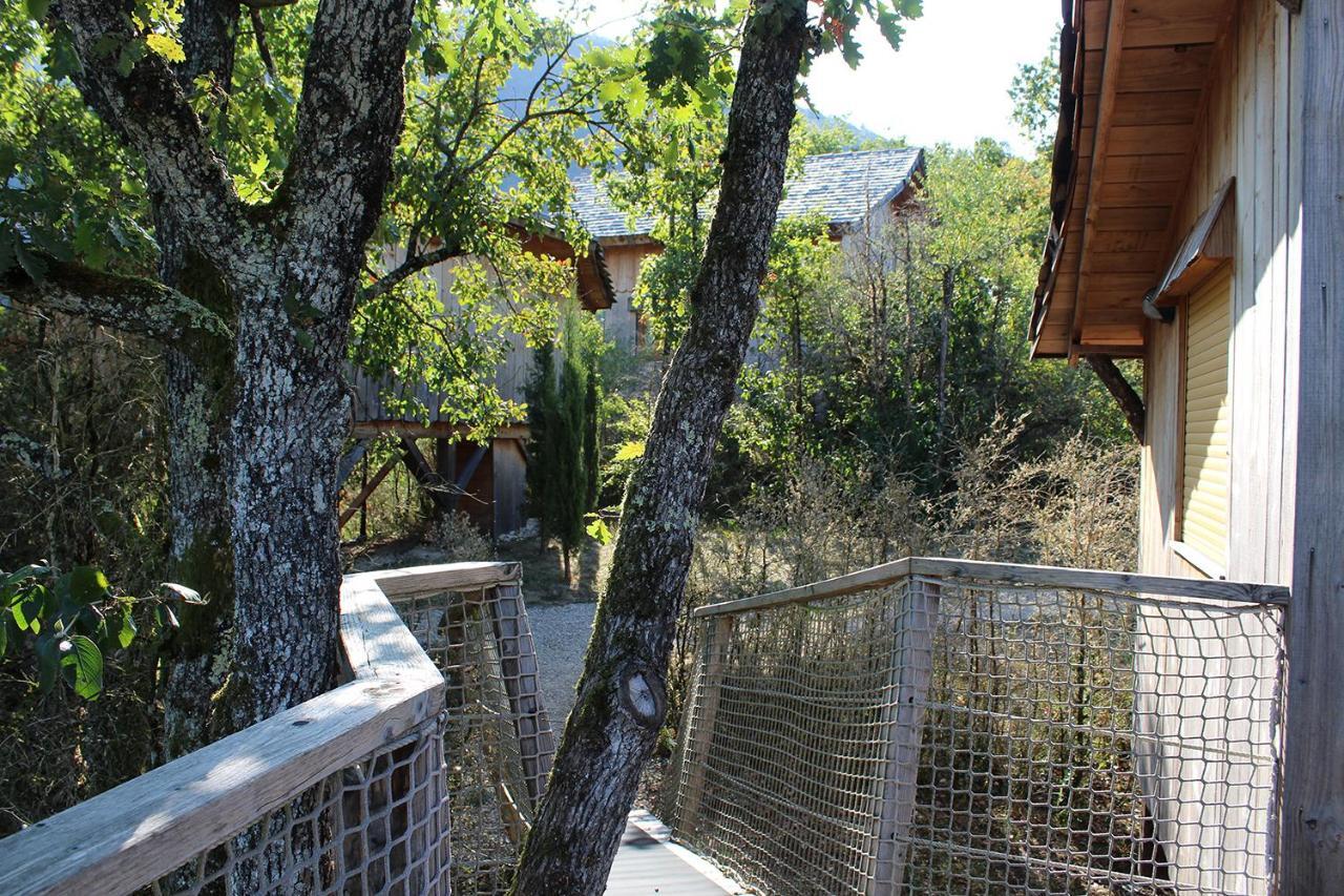 Cabanes Et Lodges Du Belvedere Serrieres-sur-Ain Exterior photo